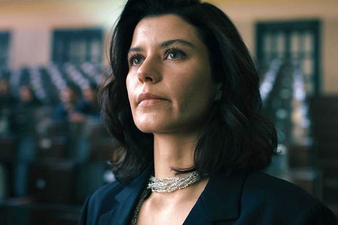 Netflix'in Beren Saat'li Atiye dizisinden ilk görseller geldi